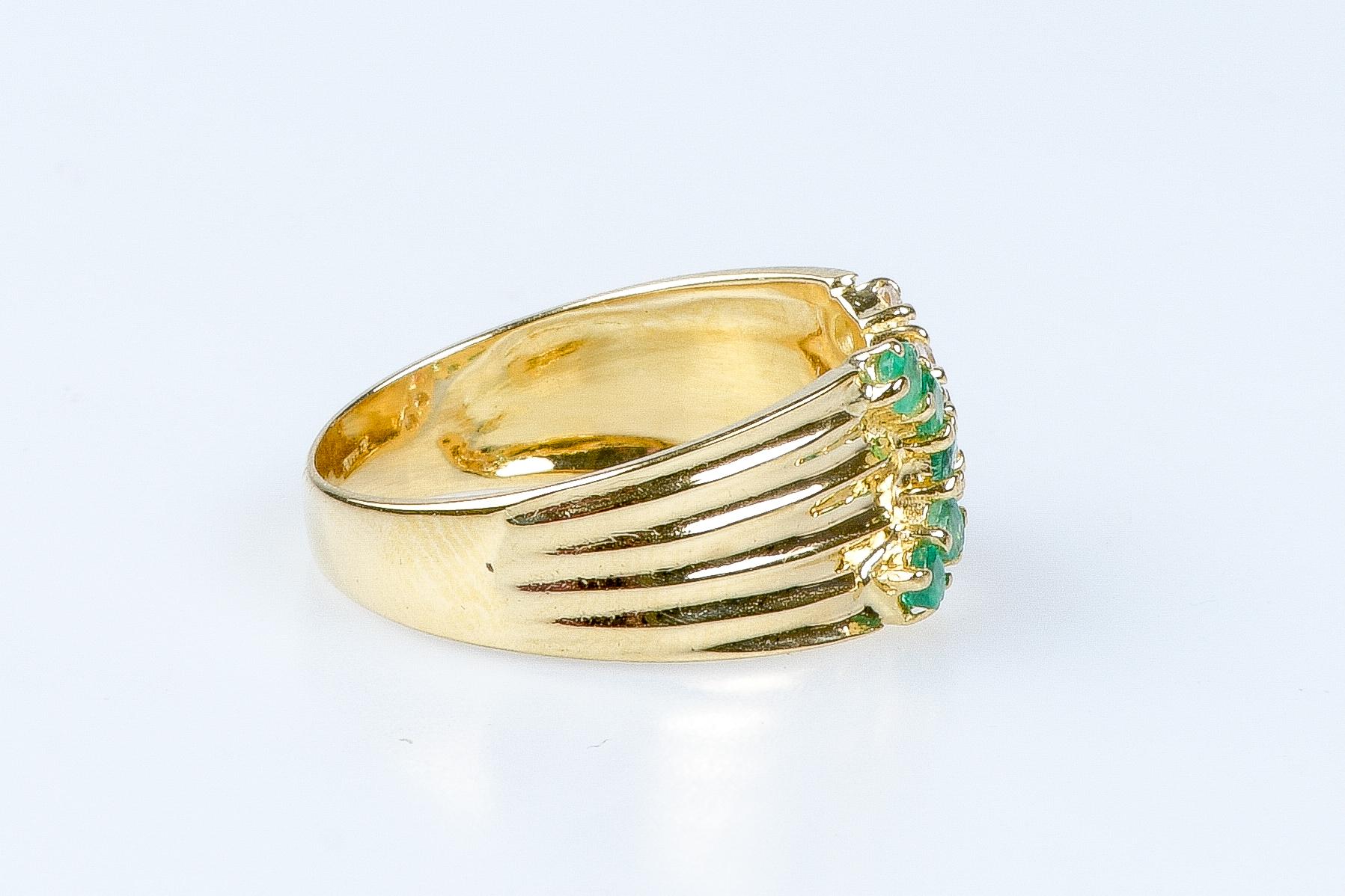 Women's 18 carat yellow gold emeralds and zirconium oxides ring For Sale