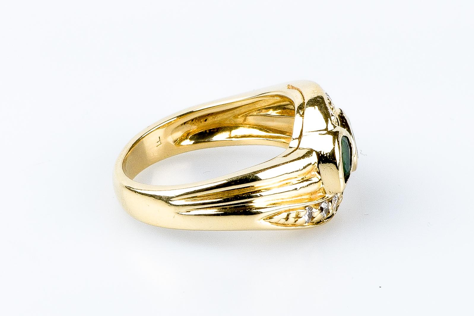 Women's 18 carat yellow gold emeralds diamonds ring For Sale