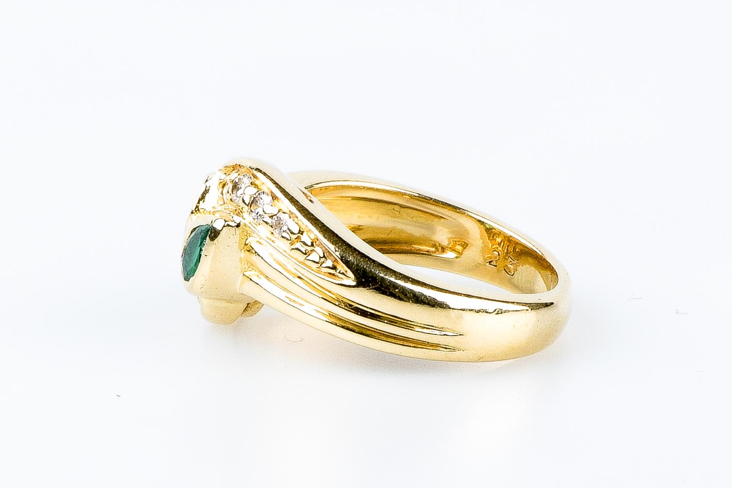 18 carat yellow gold emeralds diamonds ring For Sale 2