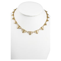 18-carat yellow gold filigree necklace with triangle-shaped motifs