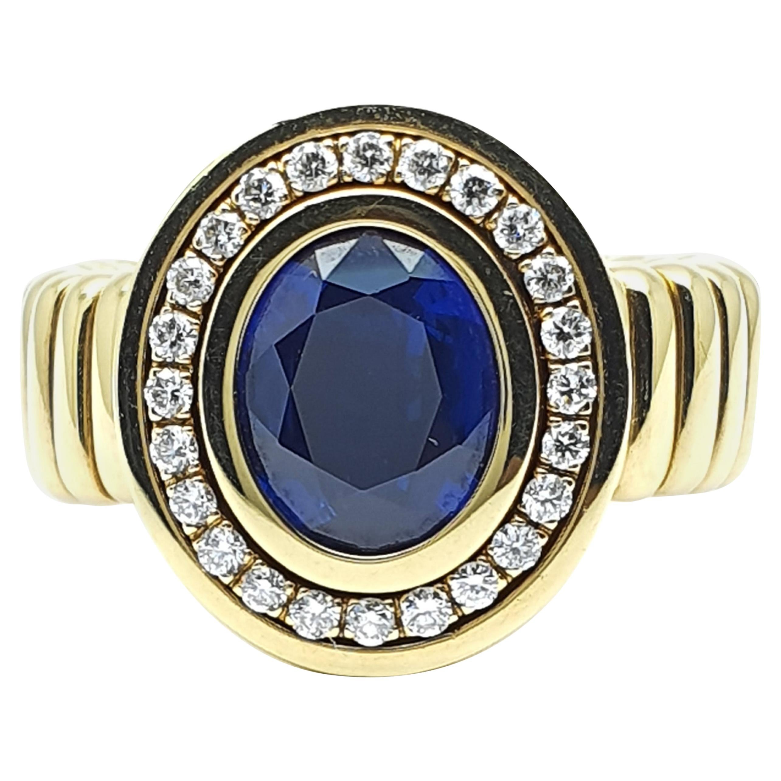 18 Carat Yellow Gold Flex Ring with an Oval sharpened Sapphire of 3.52 Carat For Sale
