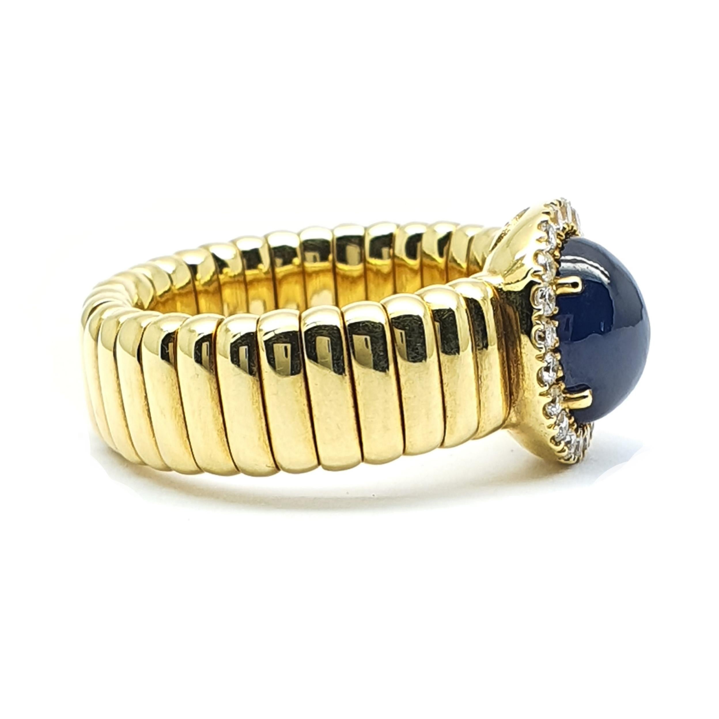 Oval Cut 18 Carat Yellow Gold Flexring with a 3.06 Carat Sapphire and Diamonds Around For Sale