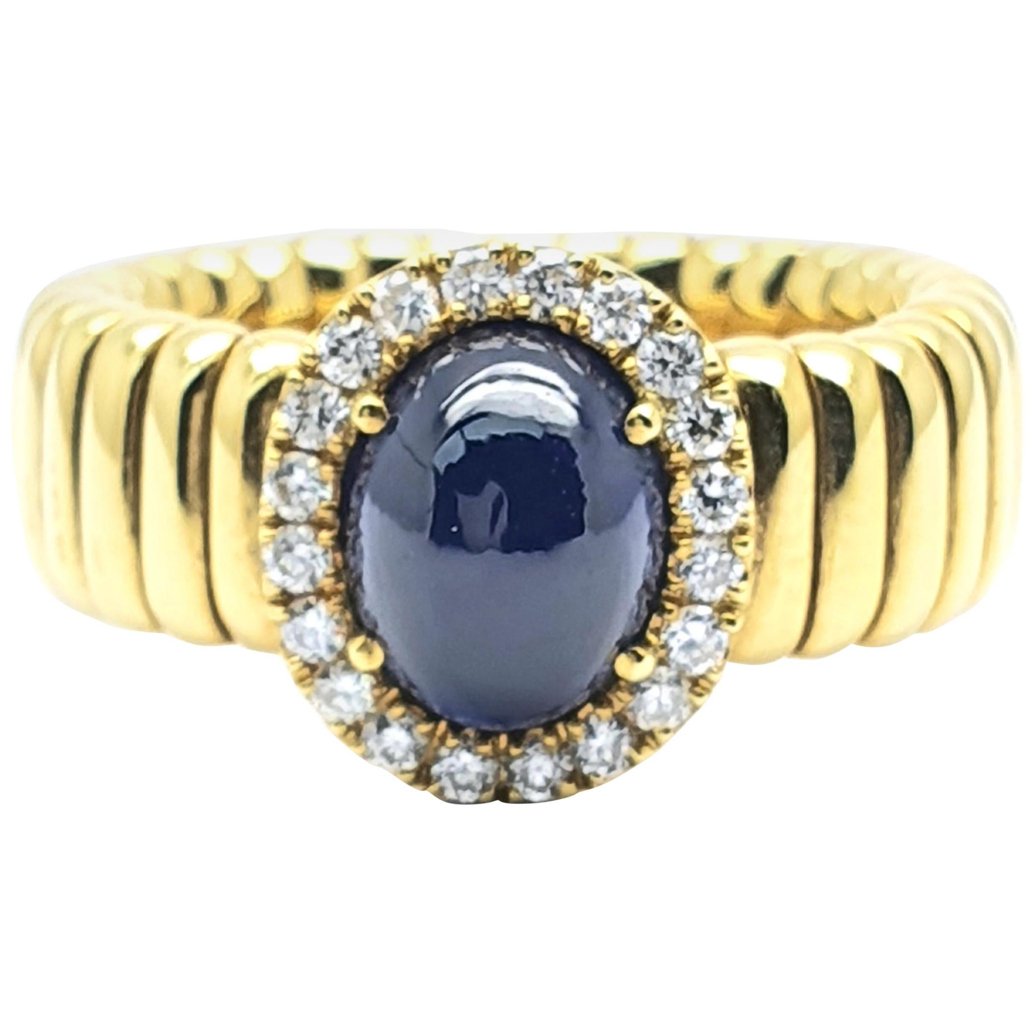 18 Carat Yellow Gold Flexring with a 3.06 Carat Sapphire and Diamonds Around For Sale