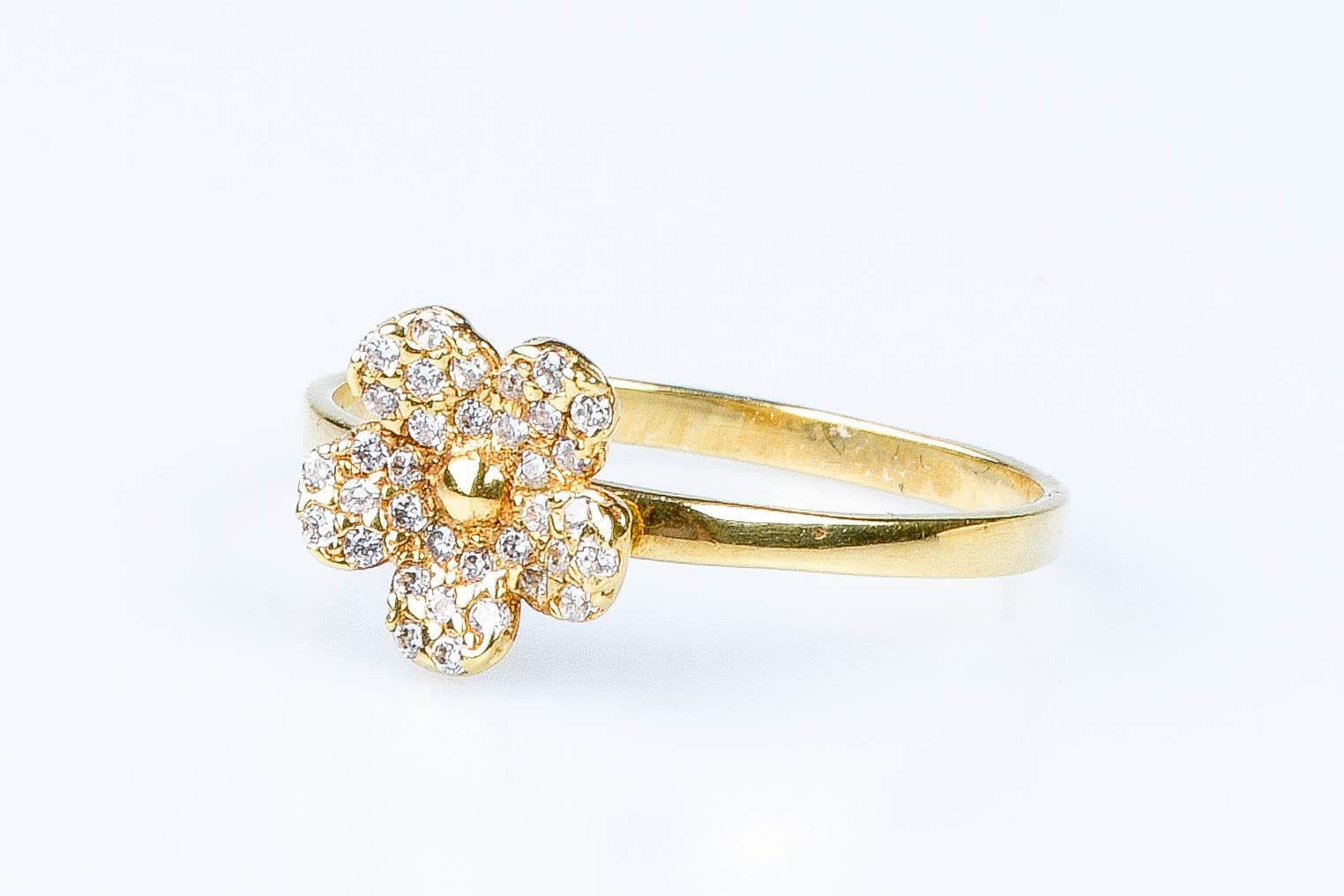 18 carat yellow gold flower ring For Sale 7