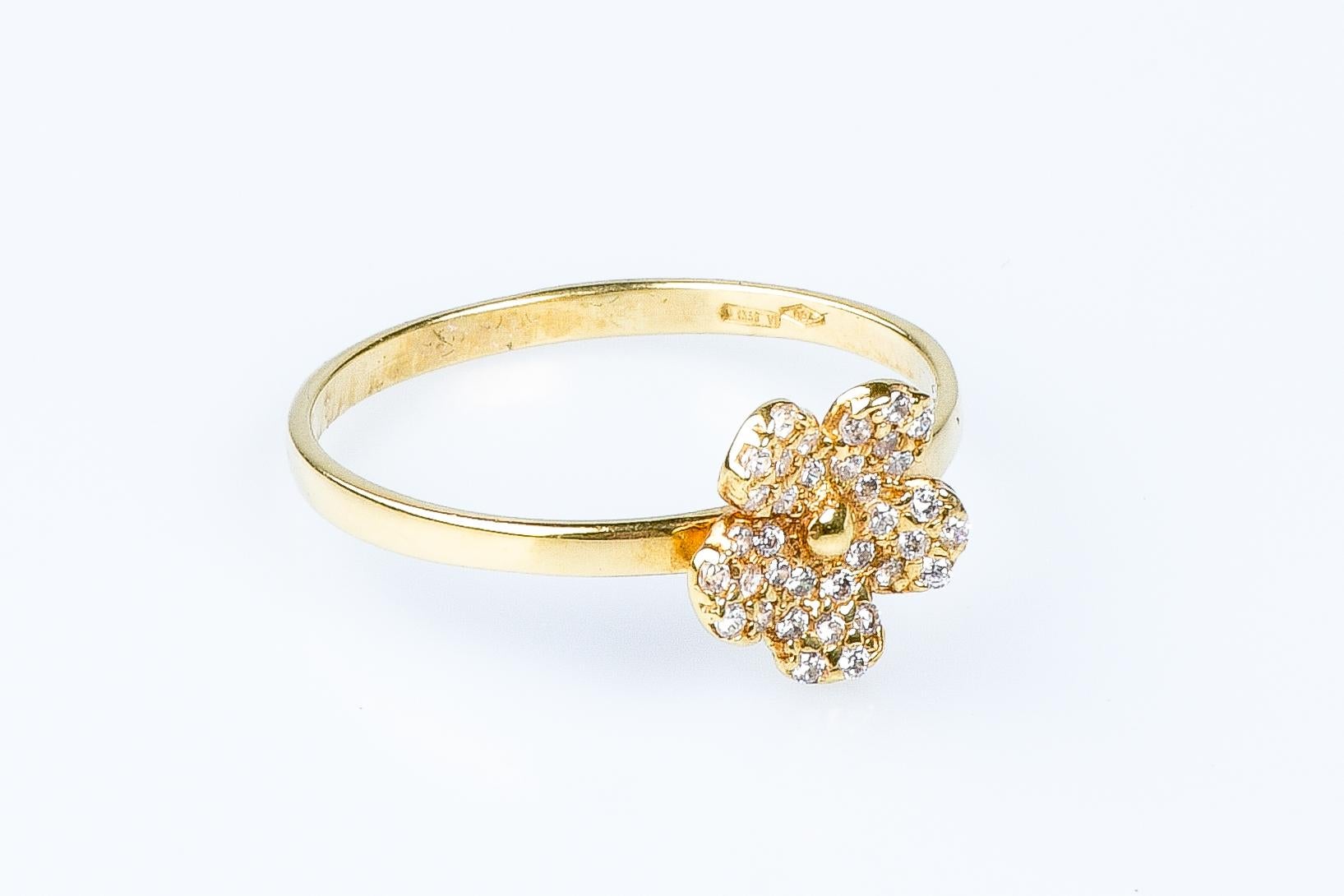 18 carat yellow gold flower ring In Excellent Condition For Sale In Monte-Carlo, MC