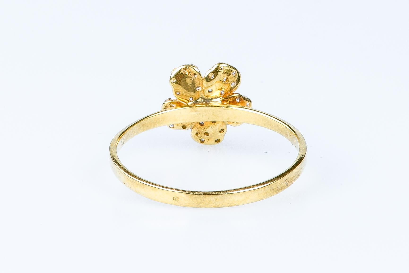 18 carat yellow gold flower ring For Sale 3