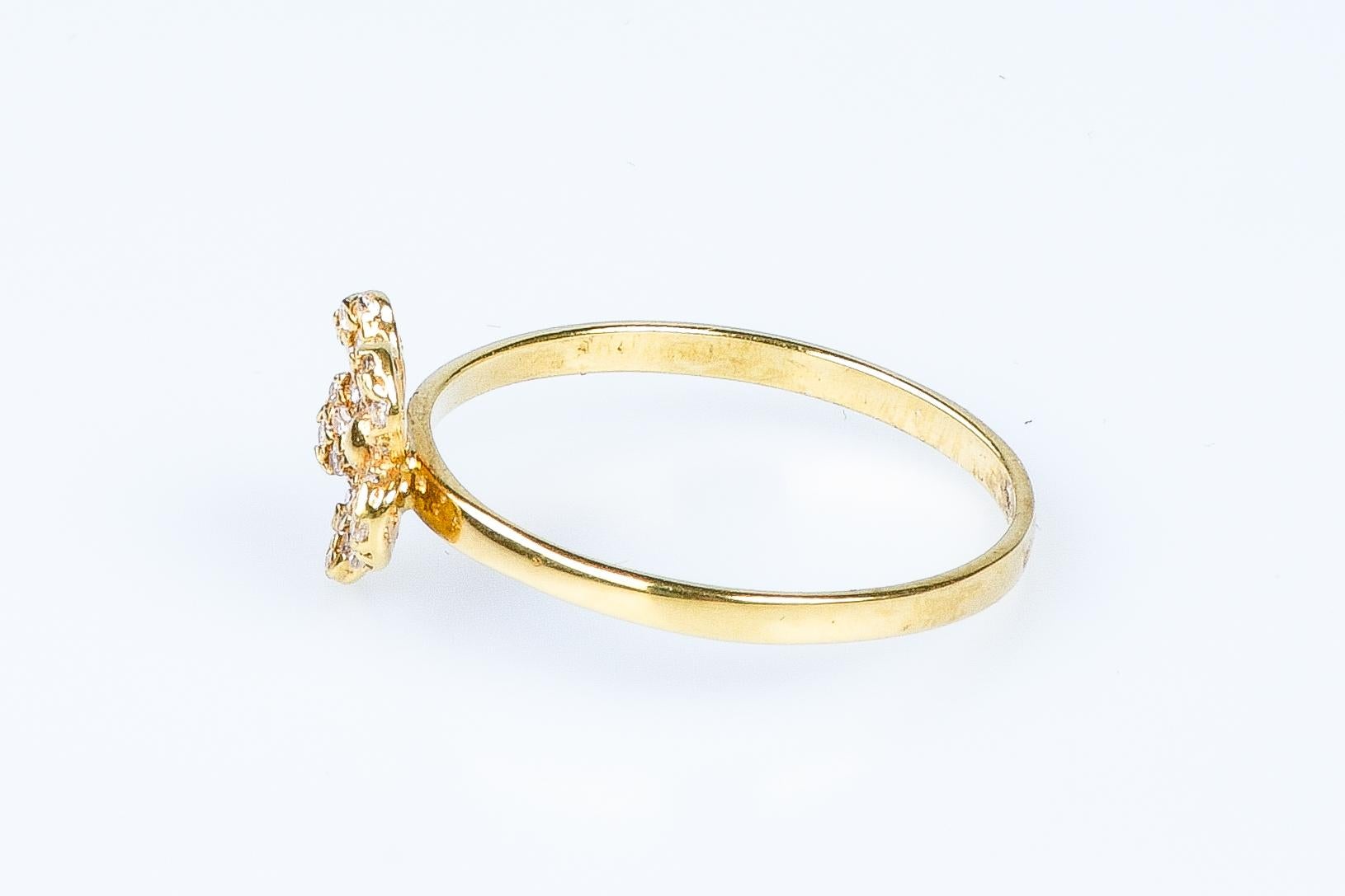 18 carat yellow gold flower ring For Sale 4