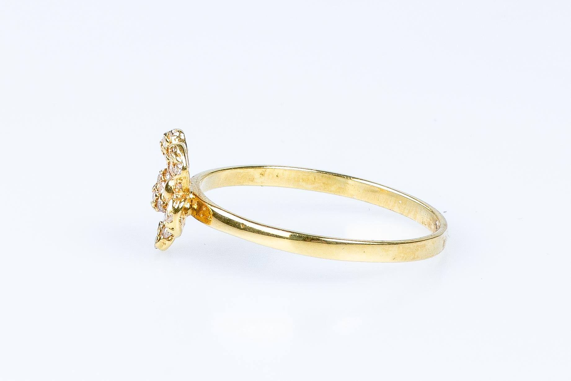 18 carat yellow gold flower ring For Sale 5