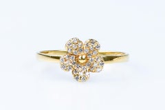 18 carat yellow gold flower ring
