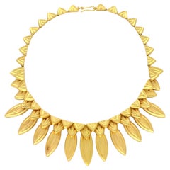 collier en or jaune 18 carats de style frange avec motif de feuilles stylisées graduées