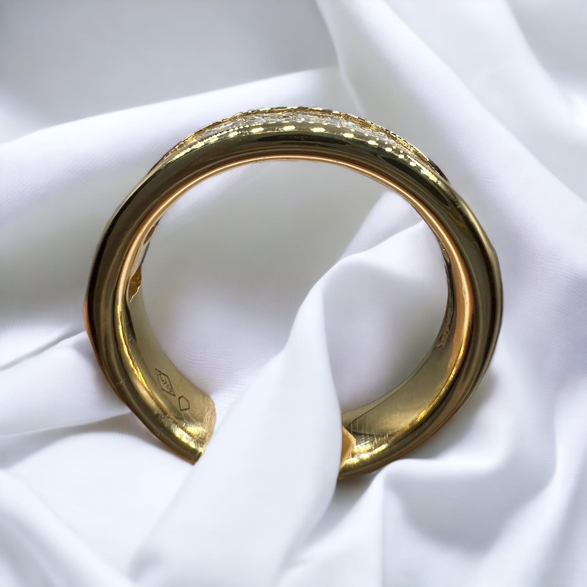 18 Carat Yellow Gold Half-wedding Ring, Set With Baguette-cut Diamonds 4