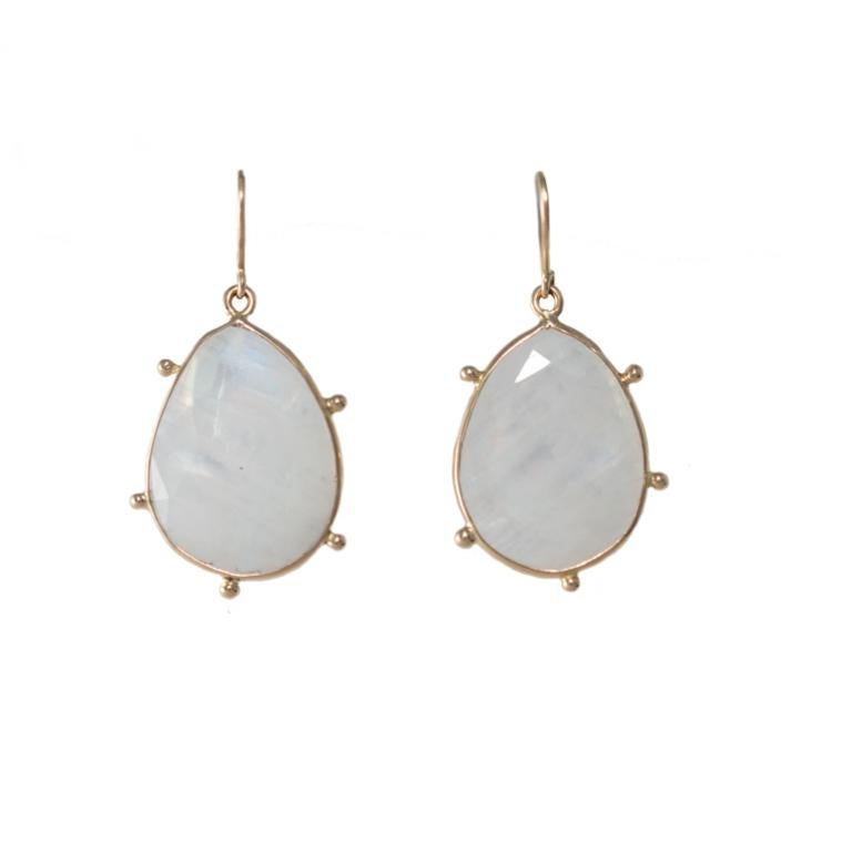 18 Carat Yellow Gold Moonstone Earrings In New Condition In London, GB