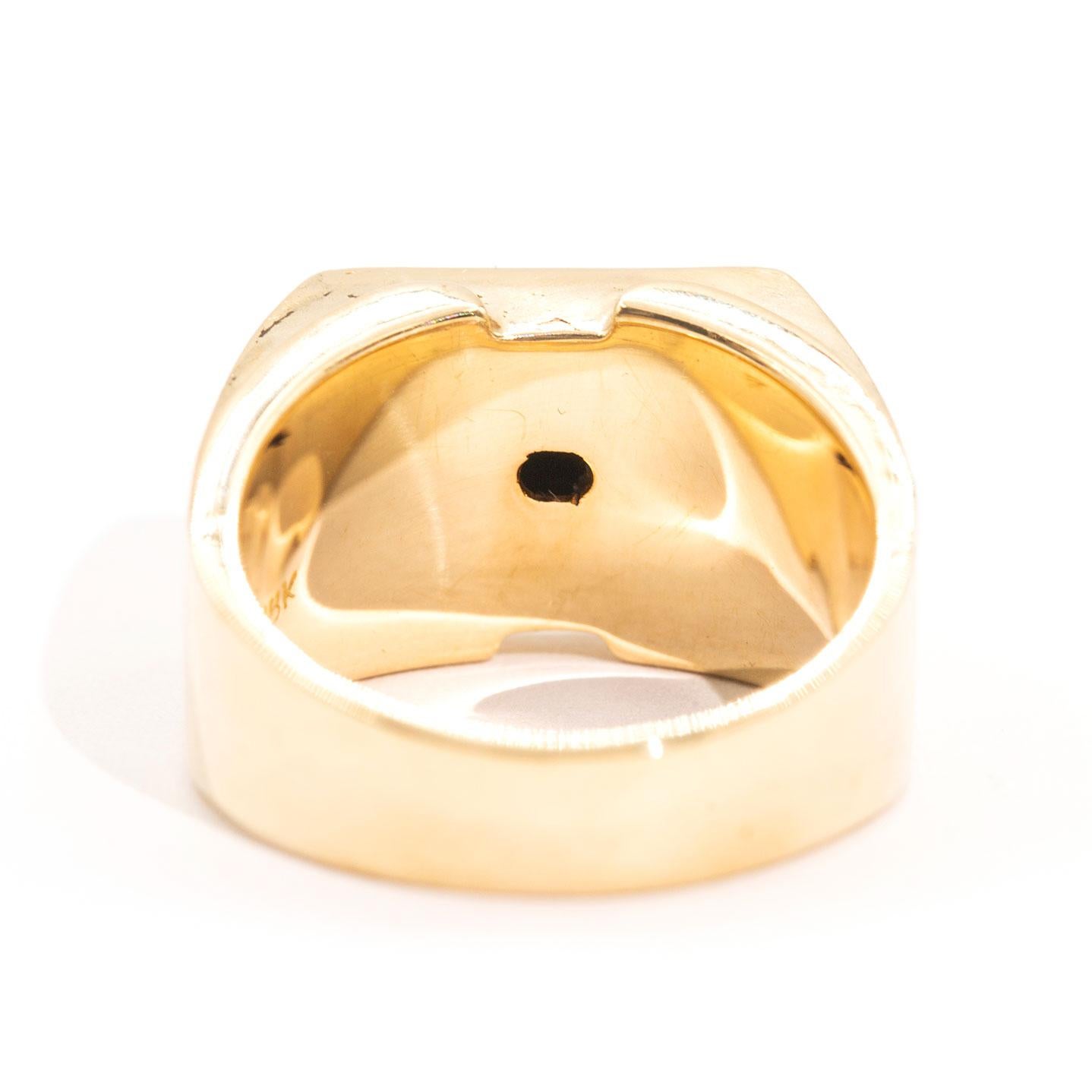 Modern 18 Carat Yellow Gold Natural Oval 6 Ray Star Sapphire Mens Vintage Signet Ring