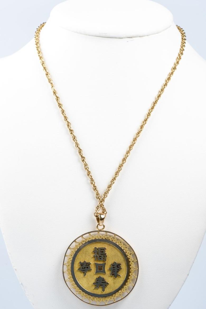 18-carat yellow gold necklace with a 18-carat yellow gold medallion pendant 4