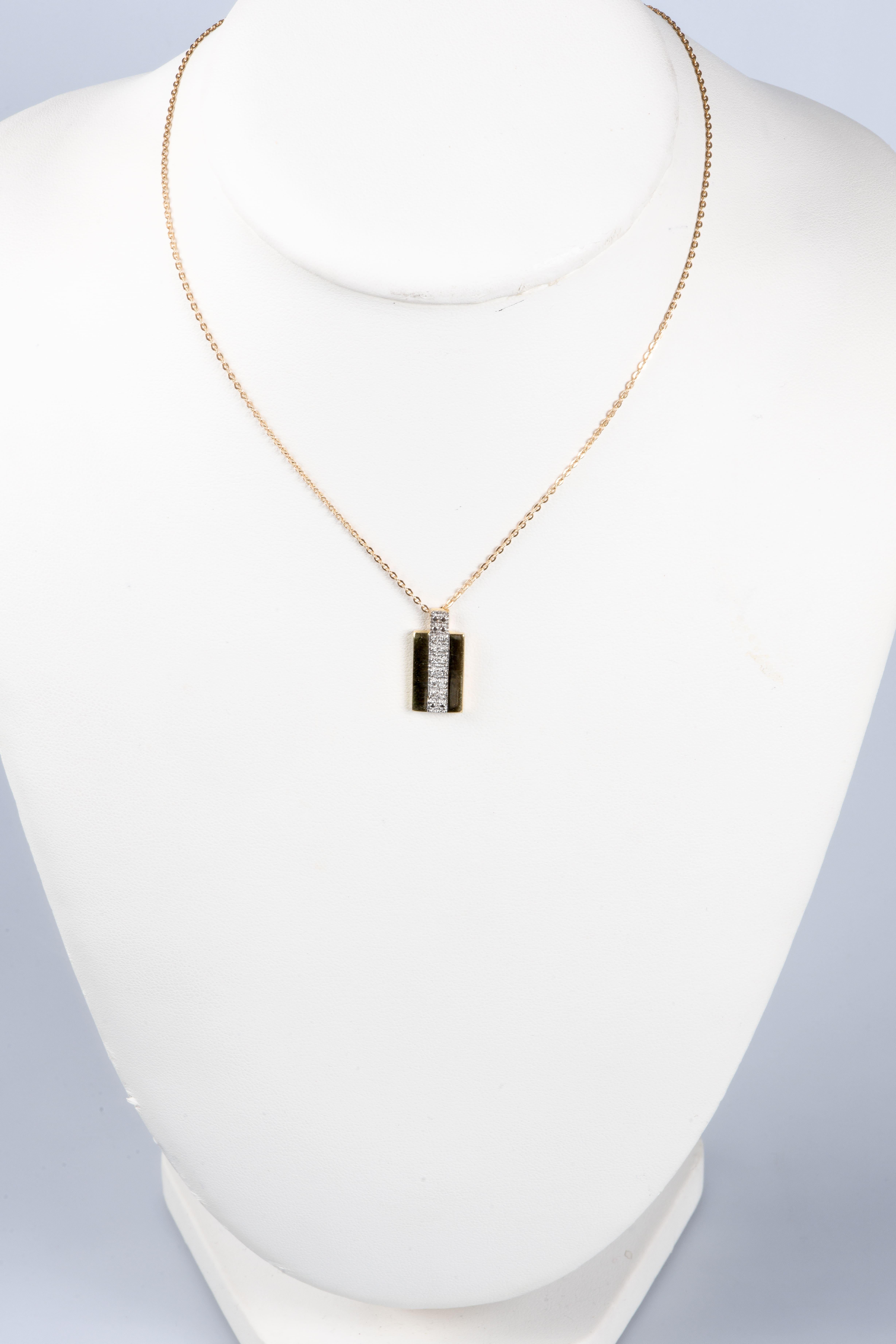 A necklace composed of a chain in 18-carat yellow gold and a rectangular pendant in 18-carat yellow gold decorated with 12 brilliant round cut diamonds of 0.01 carats each, or 0.12 carats in total. Very elegant, this pendant brings a touch of light