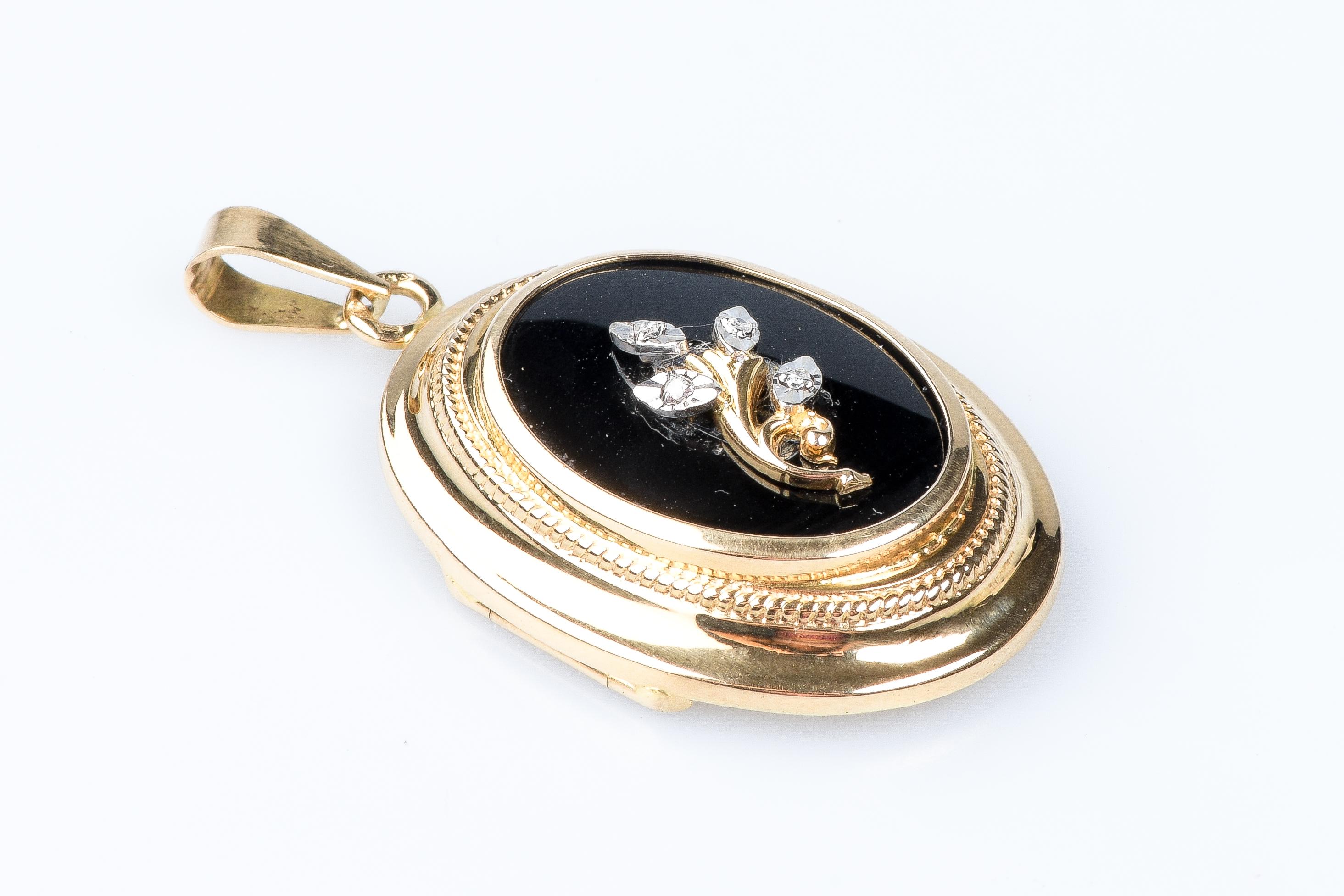 18 carat yellow gold pendant In Excellent Condition For Sale In Monte-Carlo, MC
