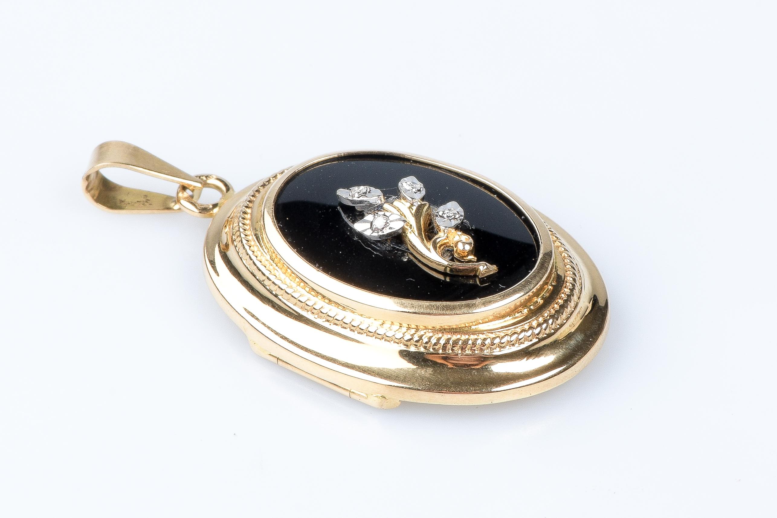 Women's or Men's 18 carat yellow gold pendant For Sale