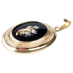 18 carat yellow gold pendant
