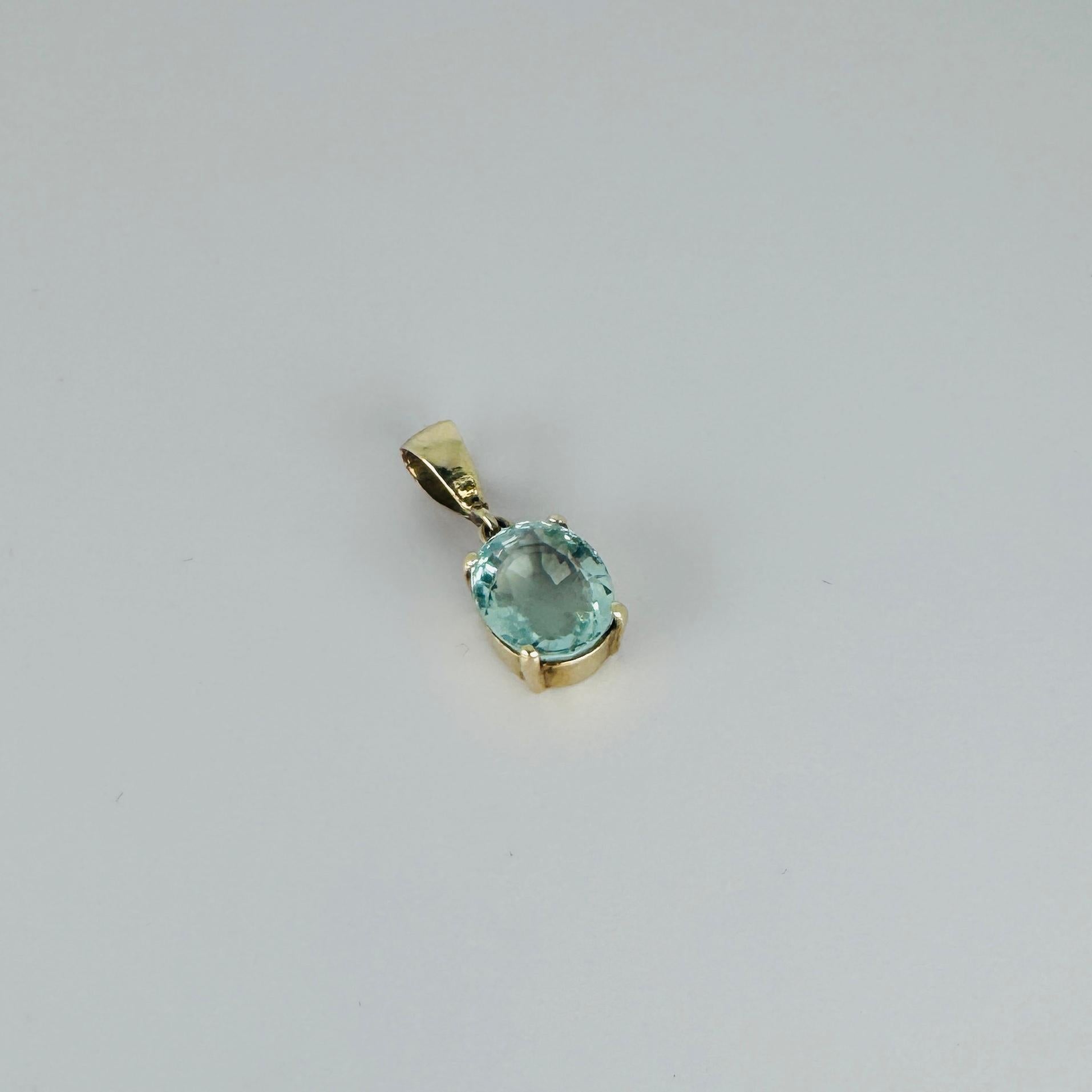 18 carat yellow gold pendant with oval facetted aquamarine For Sale 2