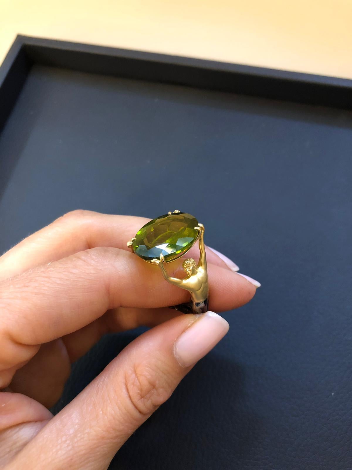 AENEA 18k Yellow Gold Peridot Cocktail Ring In New Condition For Sale In Salzburg, AT