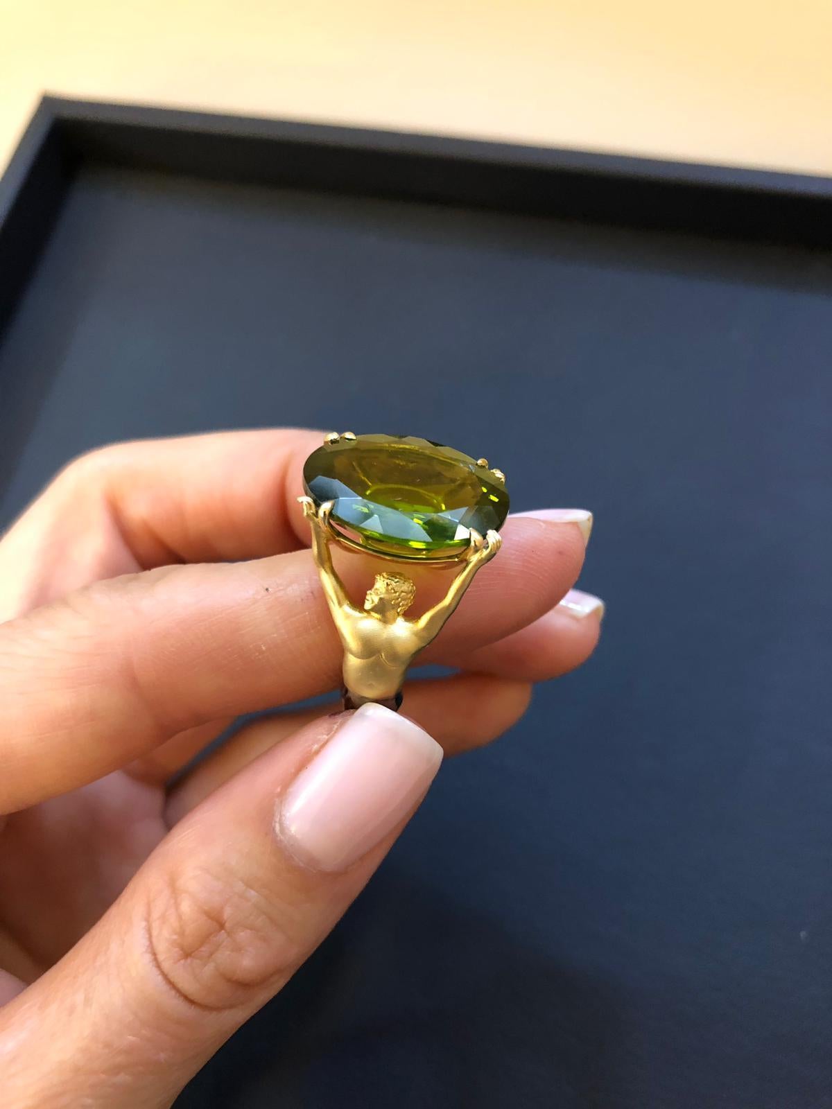 Women's or Men's AENEA 18k Yellow Gold Peridot Cocktail Ring For Sale