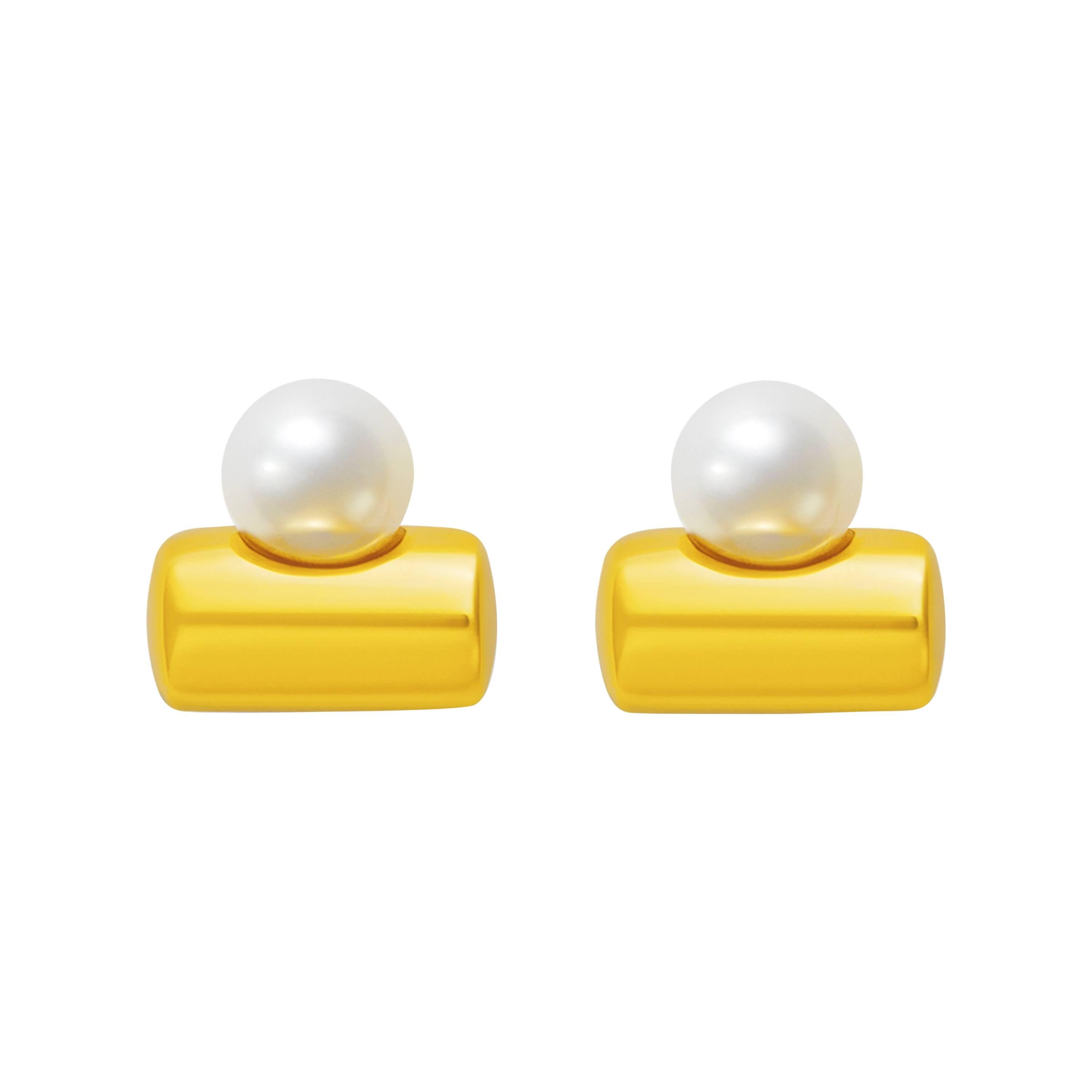 18 Carat yellow Gold Protogenesis Pearl Earrings For Sale