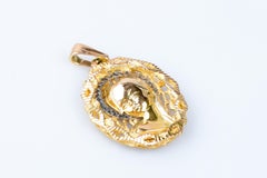 18 carat yellow gold religious Virgin filigree pendant