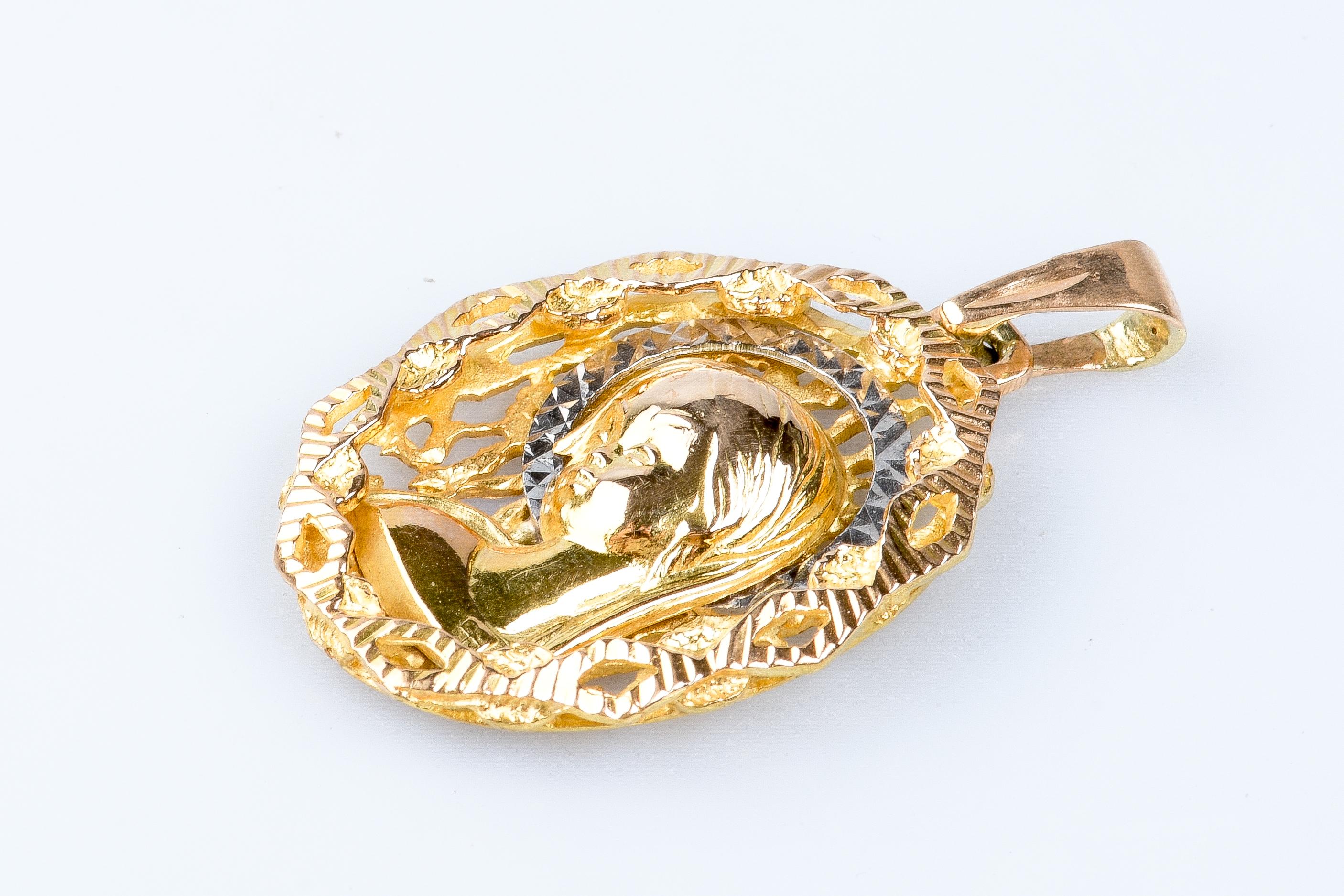 Women's or Men's 18 carat yellow gold religious Virgin filigree pendant For Sale