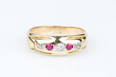 18 carat yellow gold ring - 0.06 carat rubies and 0.066 carat diamonds