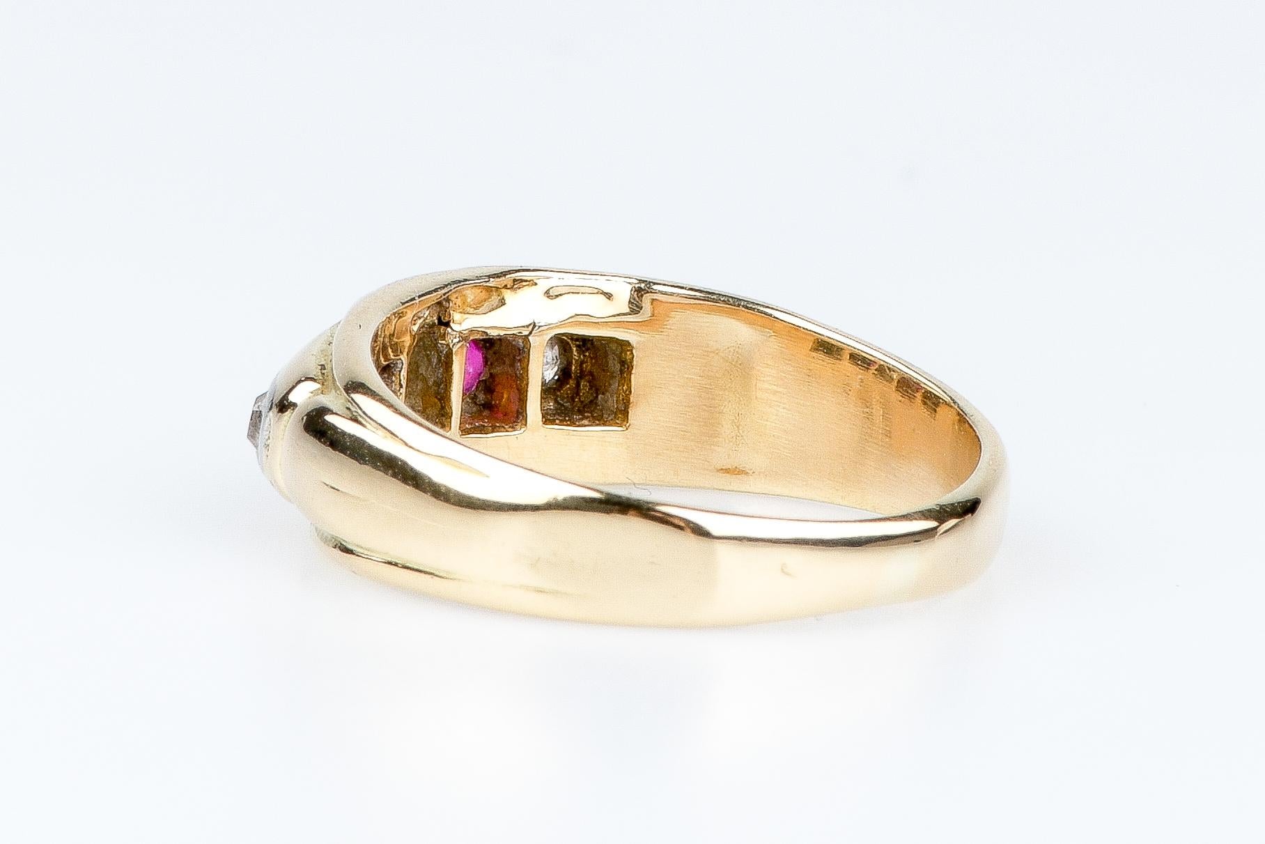 18 carat yellow gold ring - 0.06 carat rubies and 0.066 carat diamonds For Sale 3