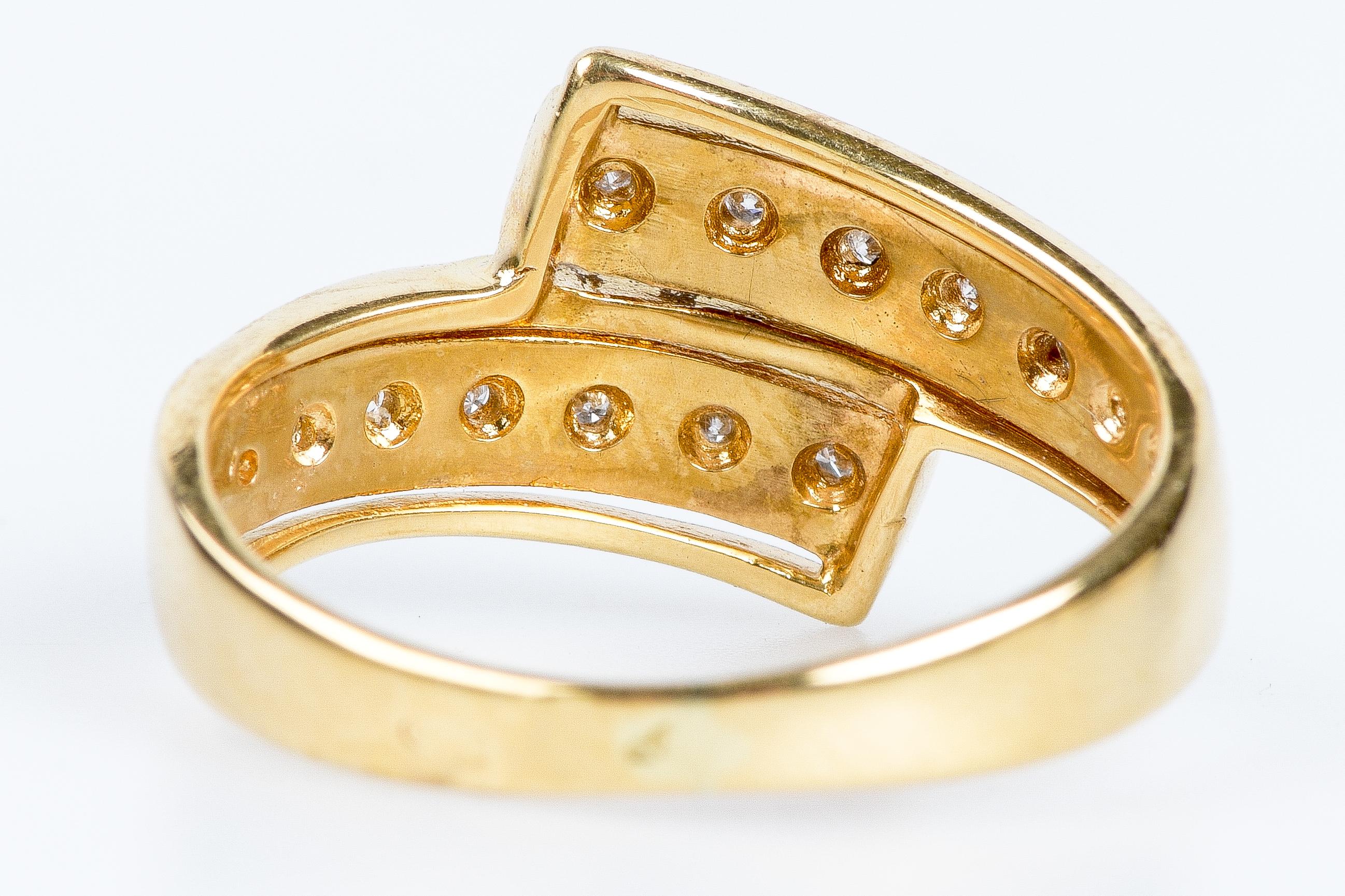 18-carat yellow gold ring decorated with 14 round diamonds of 0.06 carats In Excellent Condition For Sale In Monte-Carlo, MC