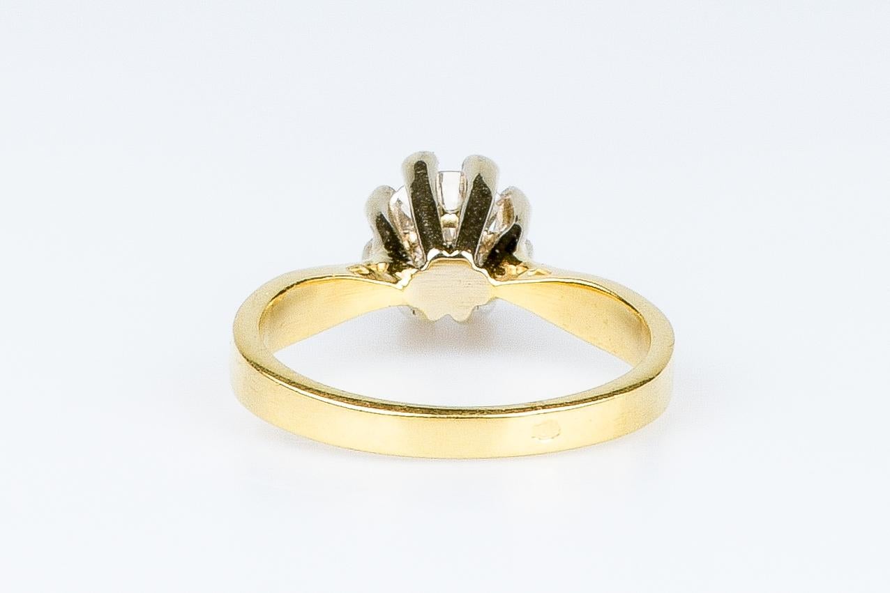 Women's 18 carat yellow gold ring designed with 0.90 carat diamond For Sale