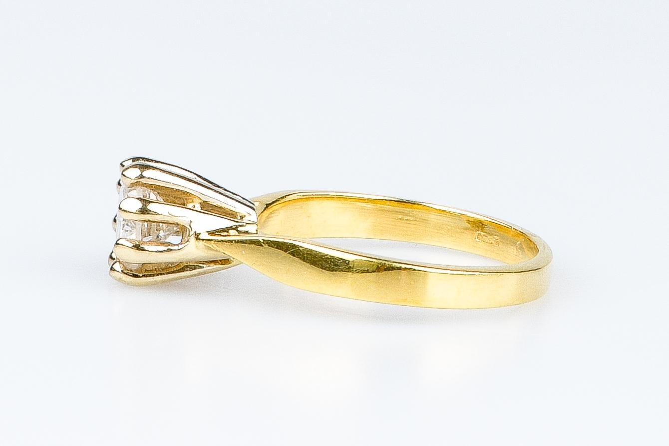 18 carat yellow gold ring designed with 0.90 carat diamond For Sale 1