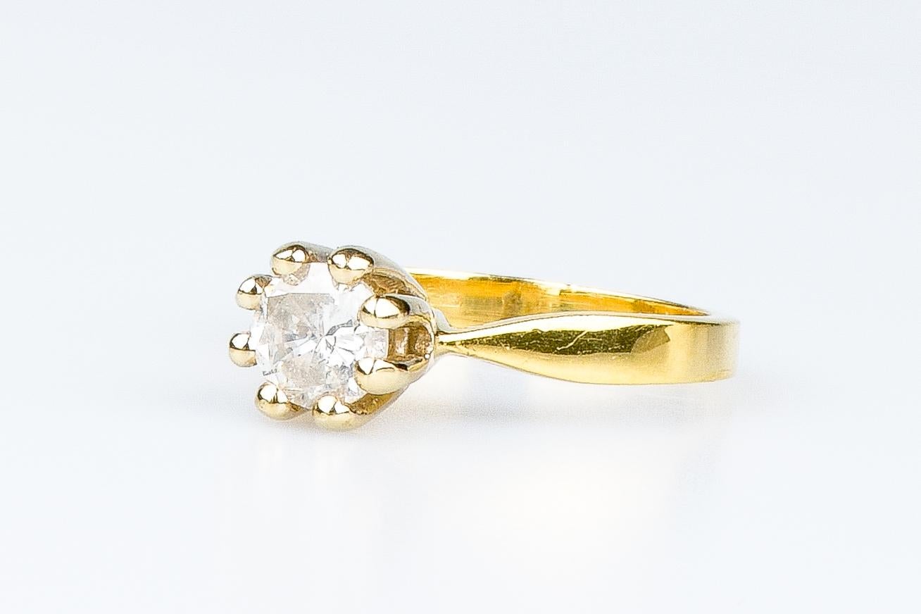 18 carat yellow gold ring designed with 0.90 carat diamond For Sale 3