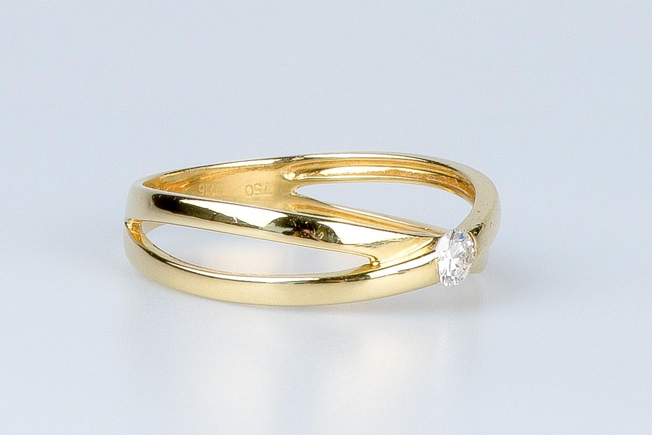 Bague en or jaune 18 carats ornée d'un diamant rond brillant en forme de courbe Excellent état - En vente à Monte-Carlo, MC