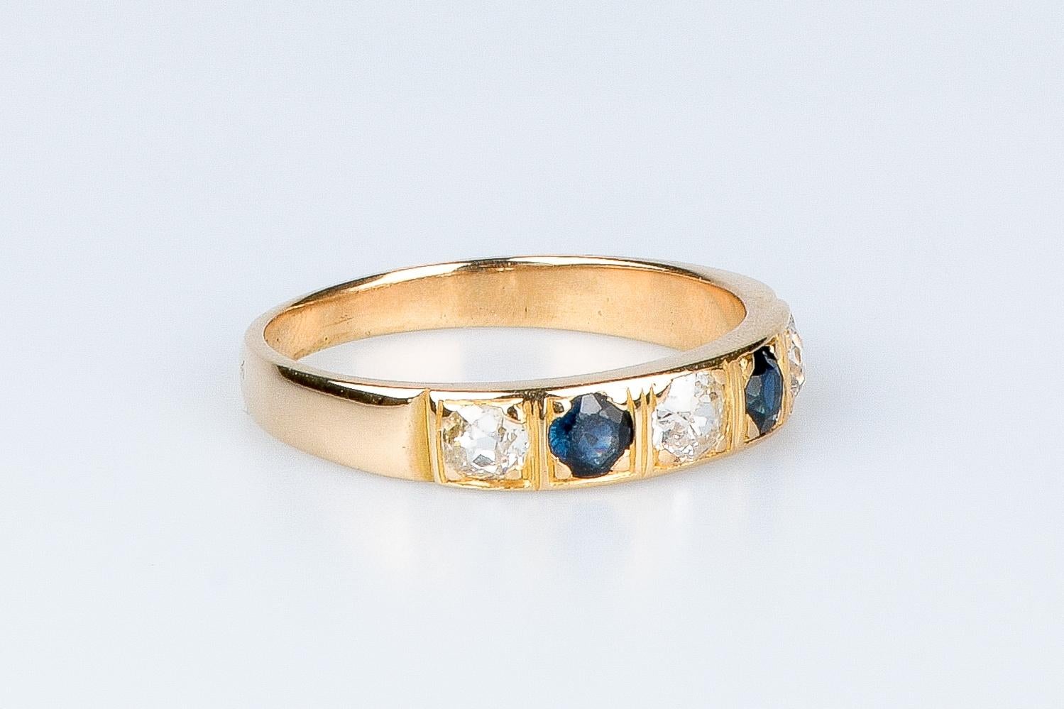 Women's 18 carat yellow gold ring designed with round brillant diamonds and sapphires For Sale