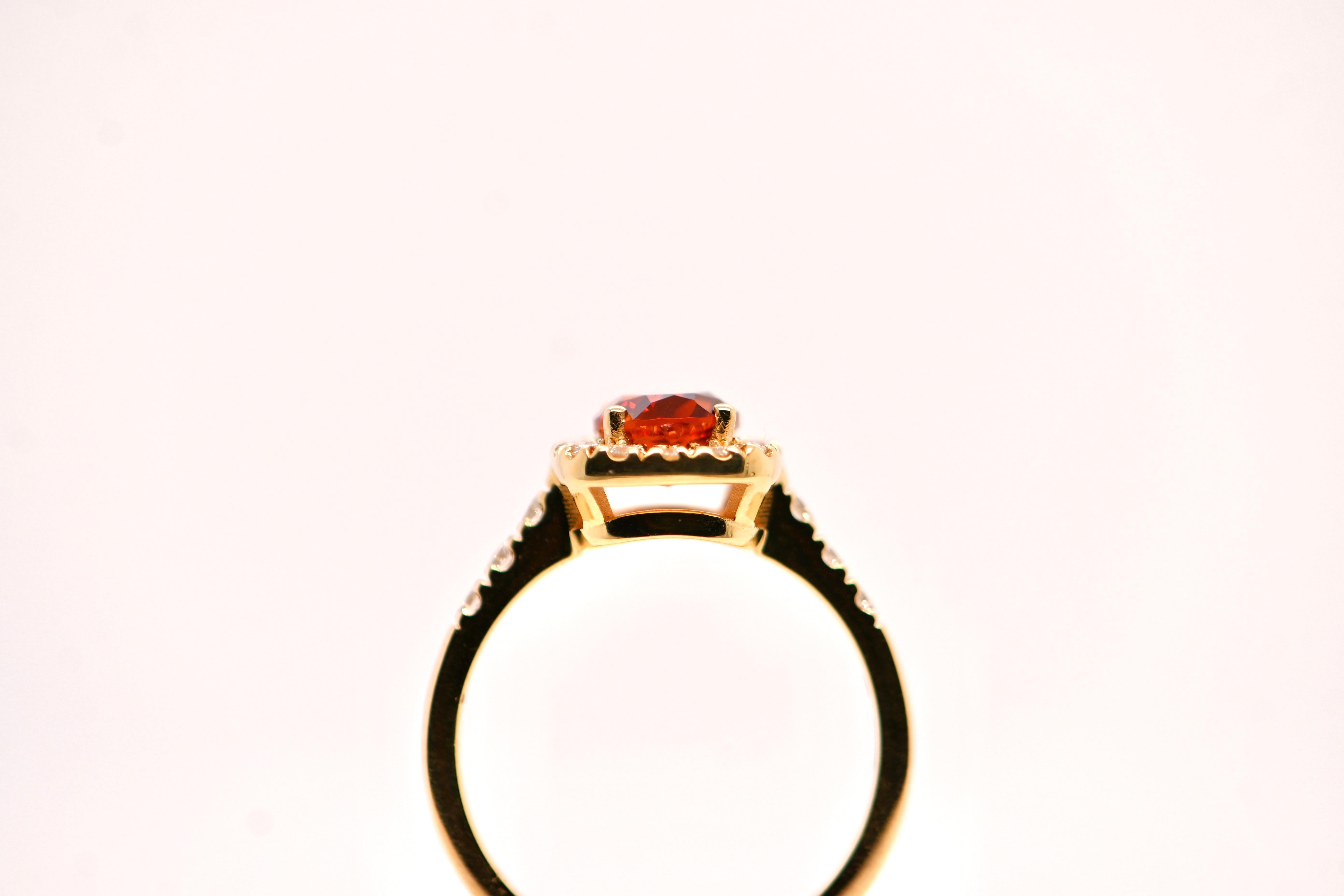 18-Carat Yellow Gold Ring with 1.130 Carat Citrine and 0.470 Carat Diamonds For Sale 3