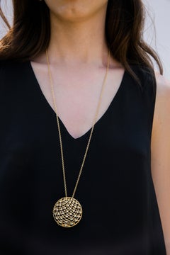 18 Carat Yellow Gold Round Cut Diamonds Pendant Necklace