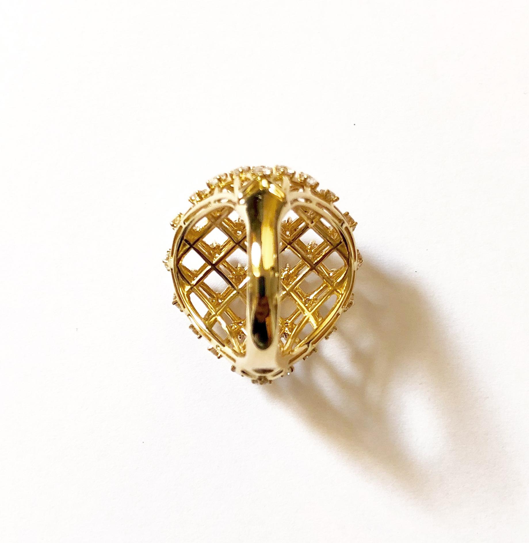 Contemporary 18 Carat Yellow Gold Round Cut Diamonds Ring For Sale