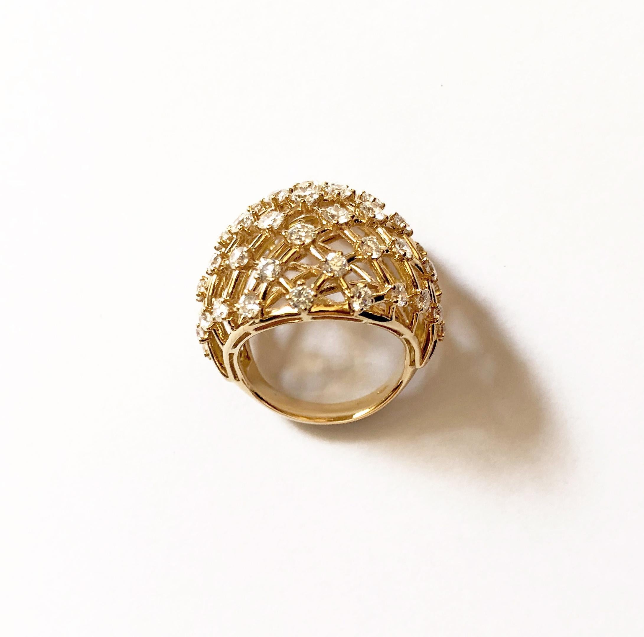 18 Carat Yellow Gold Round Cut Diamonds Ring In New Condition For Sale In Valenza, IT