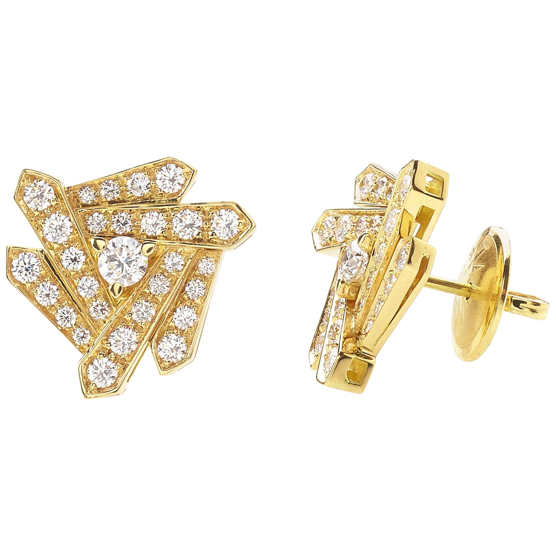 18 Carat Yellow Gold Round Cut Diamonds Stud Earrings For Sale
