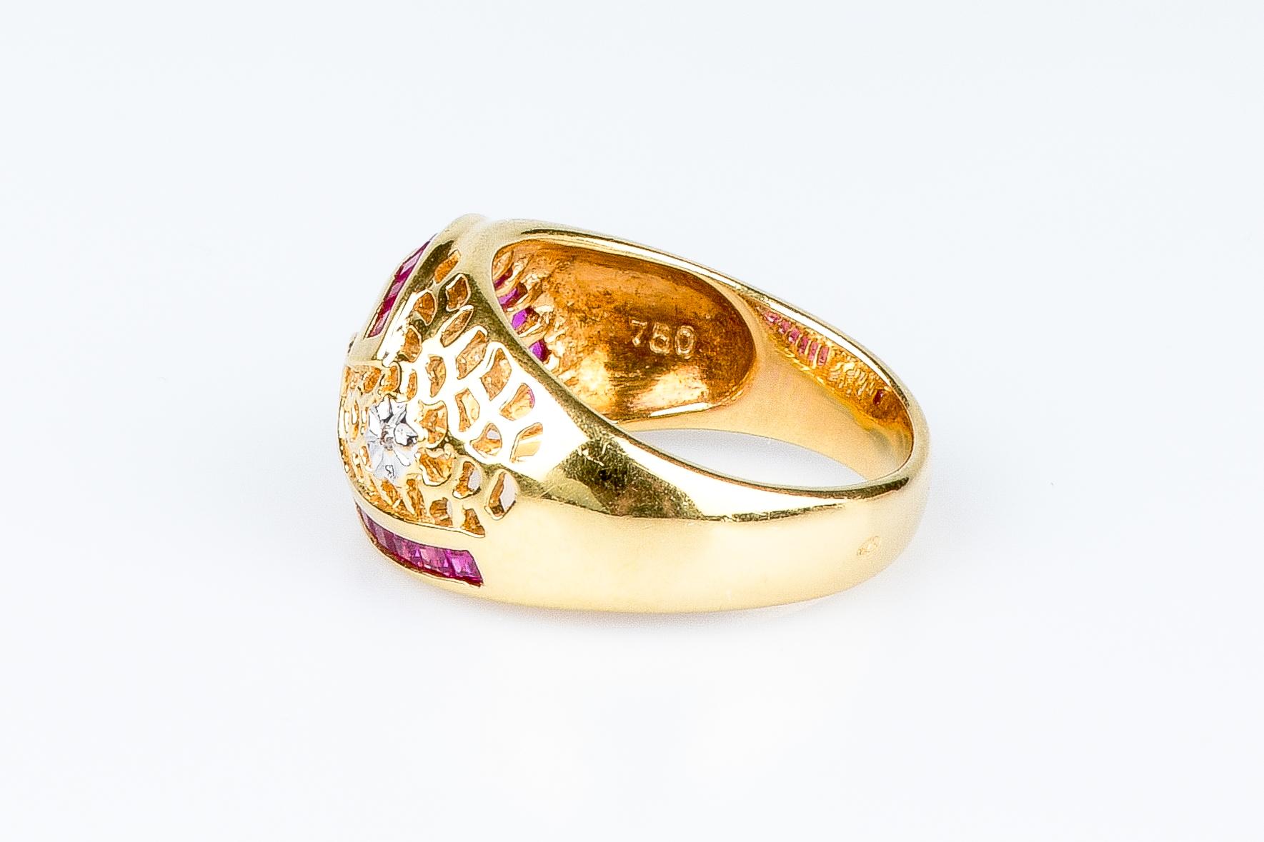 18 carat yellow gold rubies and diamonds ring For Sale 4