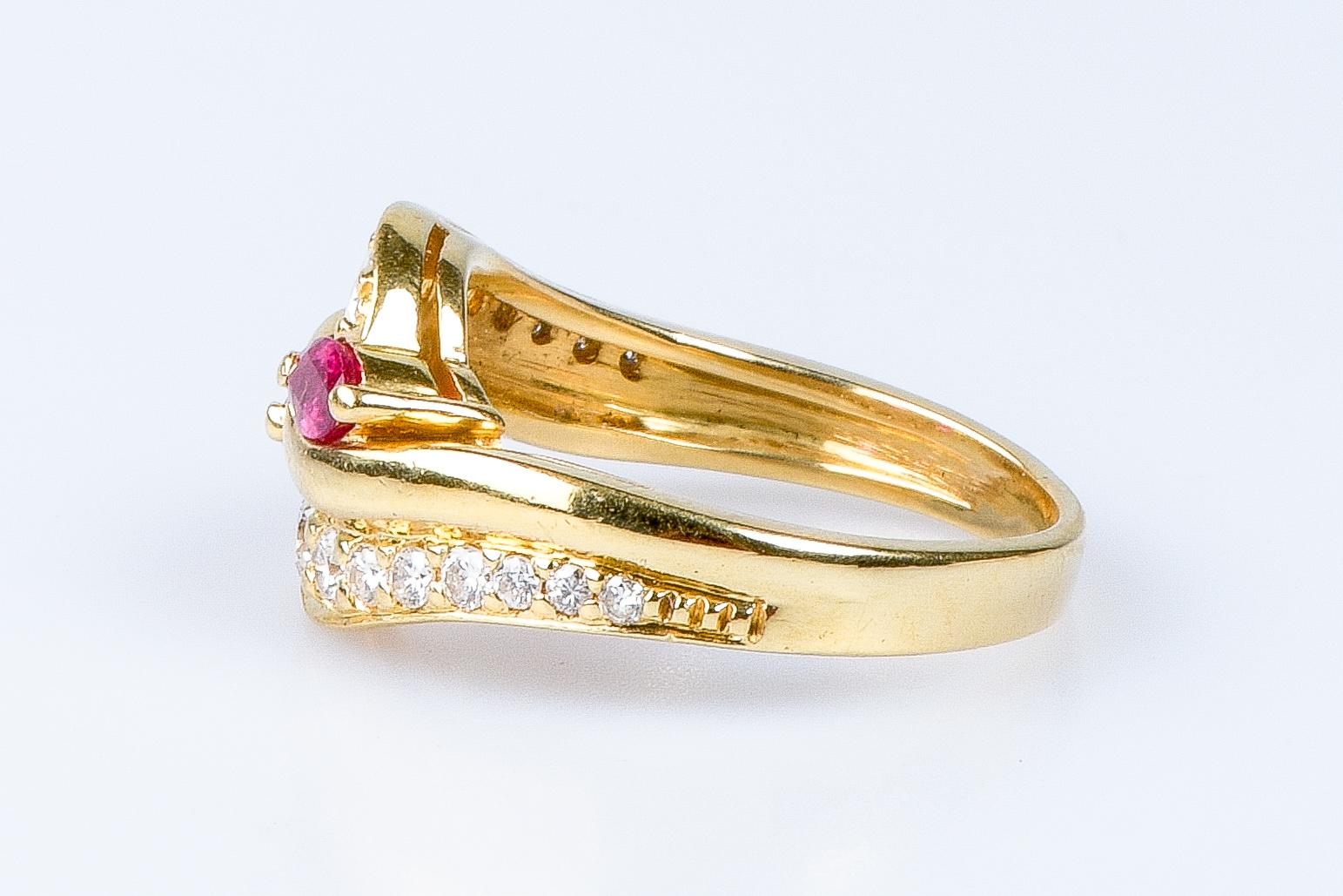 18 carat yellow gold rubies and diamonds ring For Sale 6