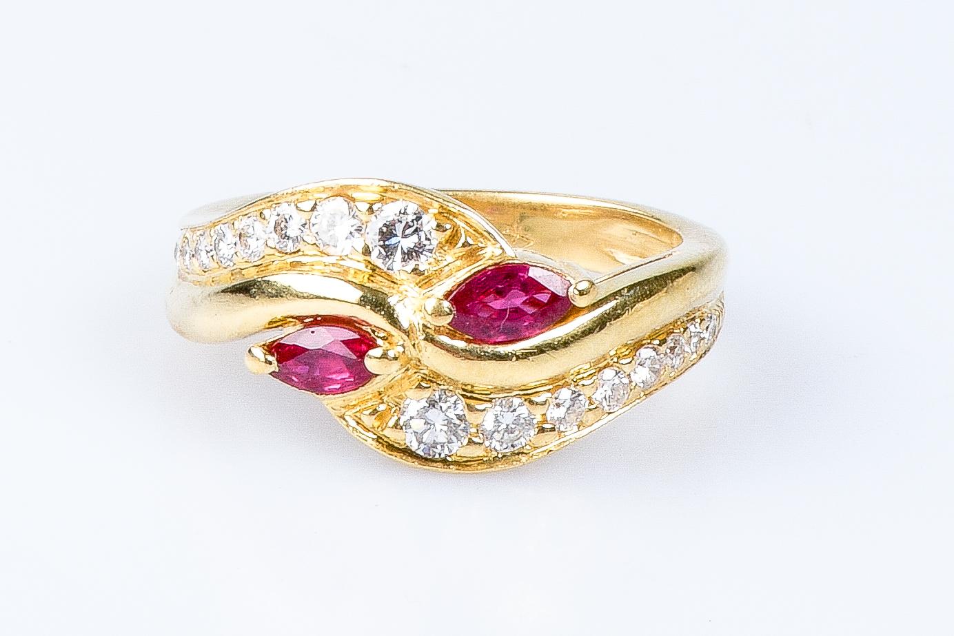 Round Cut 18 carat yellow gold rubies and diamonds ring For Sale