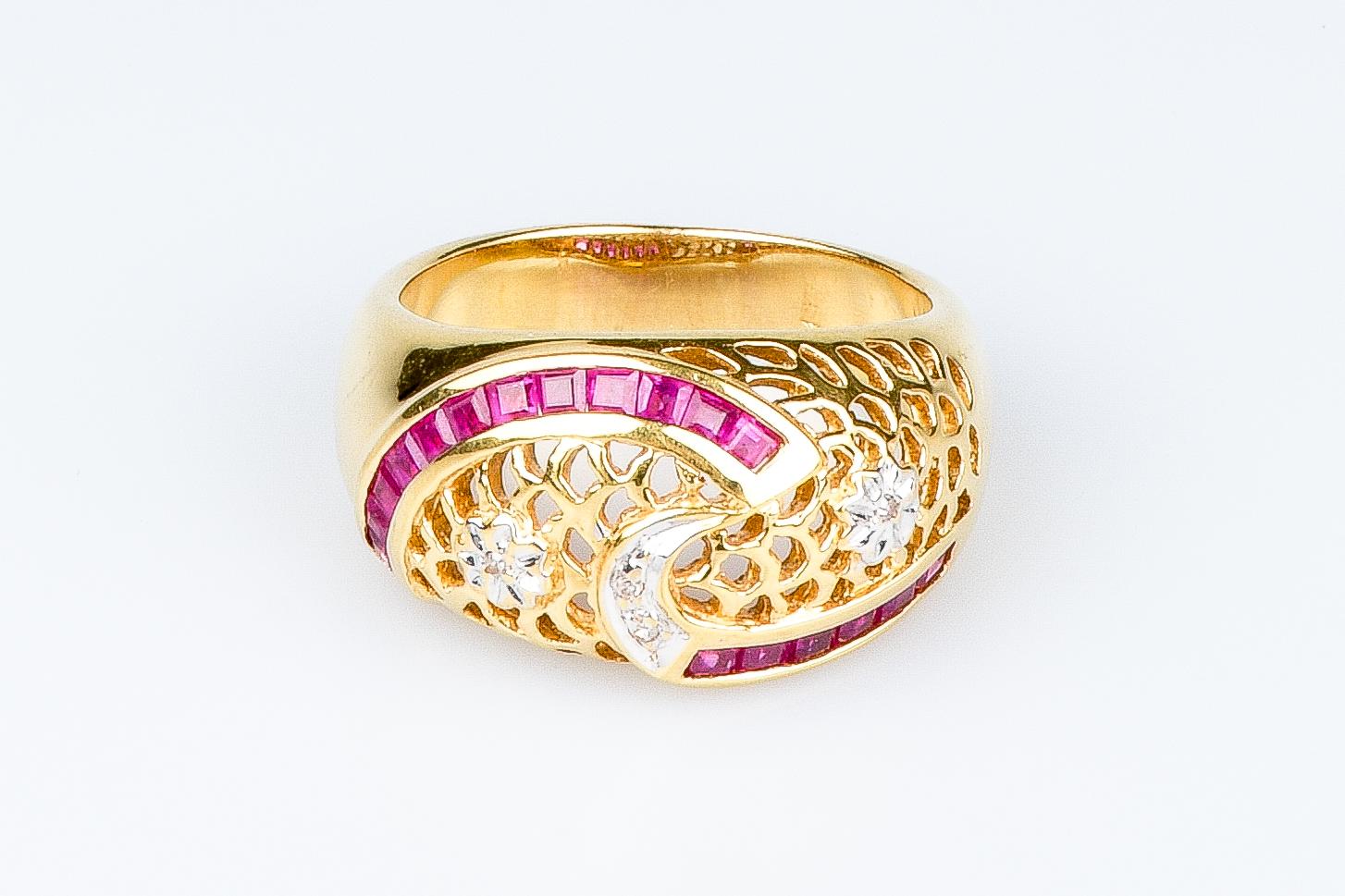 Princess Cut 18 carat yellow gold rubies and diamonds ring For Sale