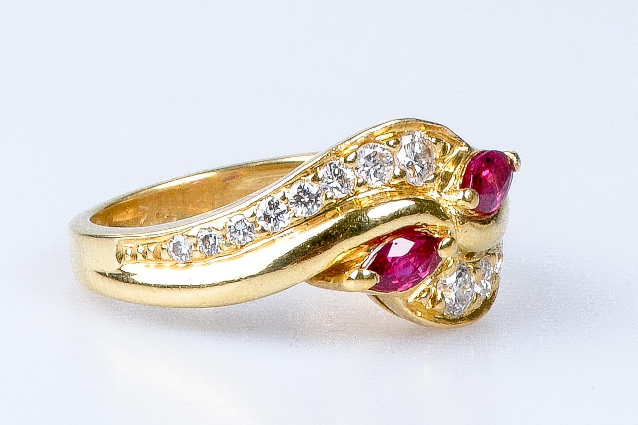 18 carat yellow gold rubies and diamonds ring For Sale 1