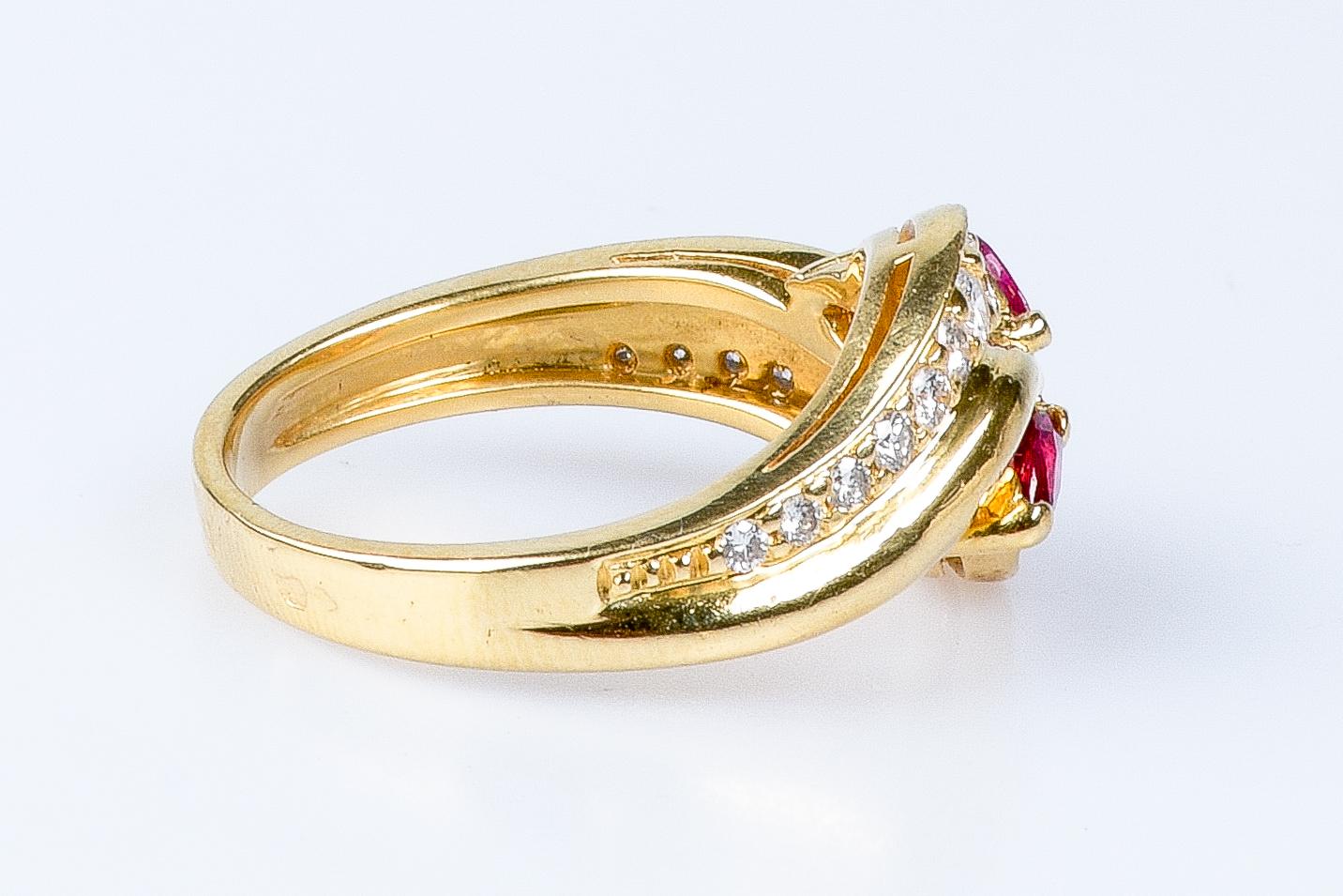 18 carat yellow gold rubies and diamonds ring For Sale 3