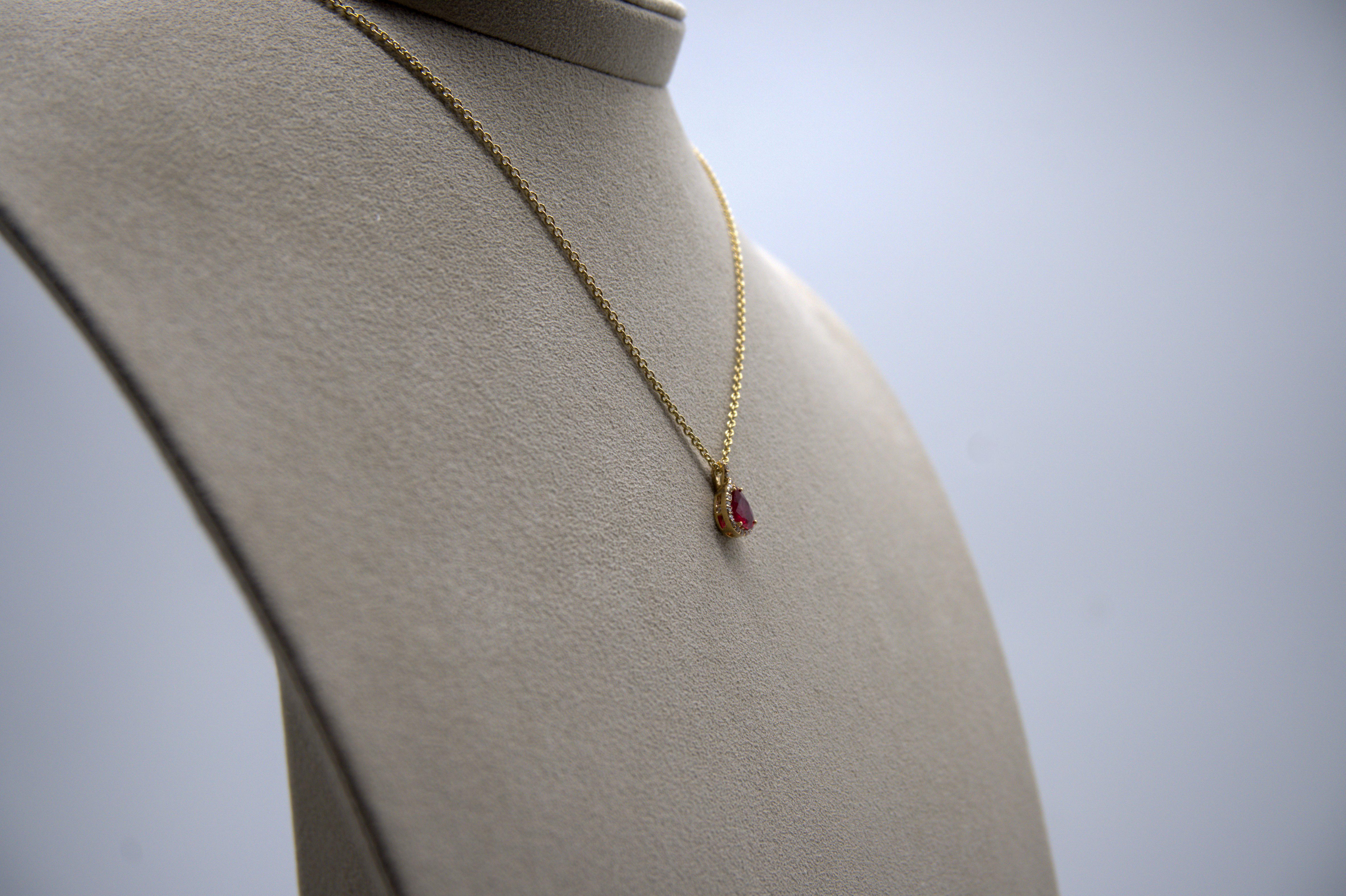 18 Carat Yellow Gold, Ruby and Diamond Pendant In Excellent Condition In Vannes, FR