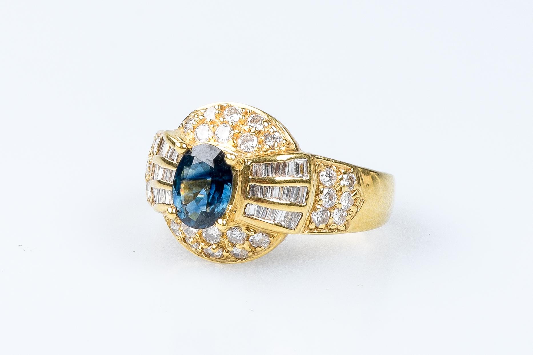 18 carat yellow gold sapphire and diamonds ring For Sale 7