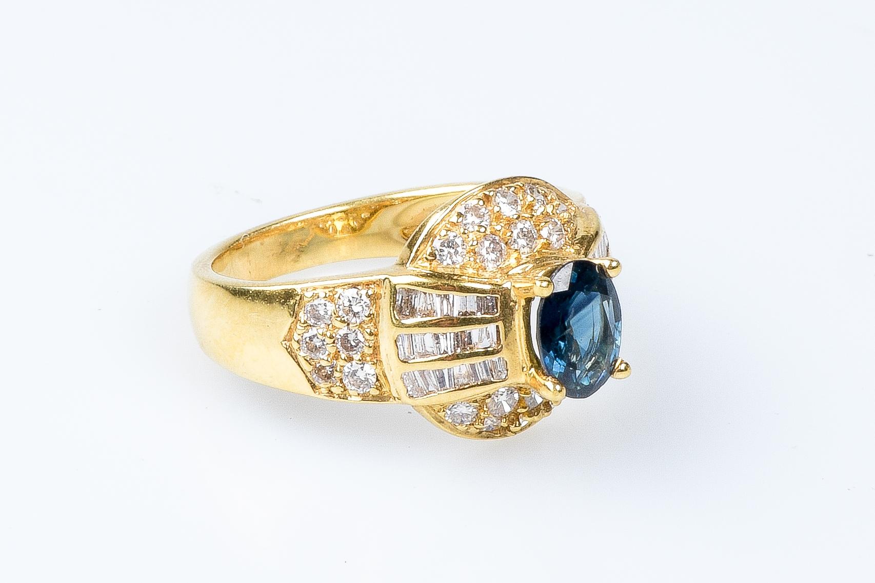 18 carat yellow gold sapphire and diamonds ring In New Condition For Sale In Monte-Carlo, MC